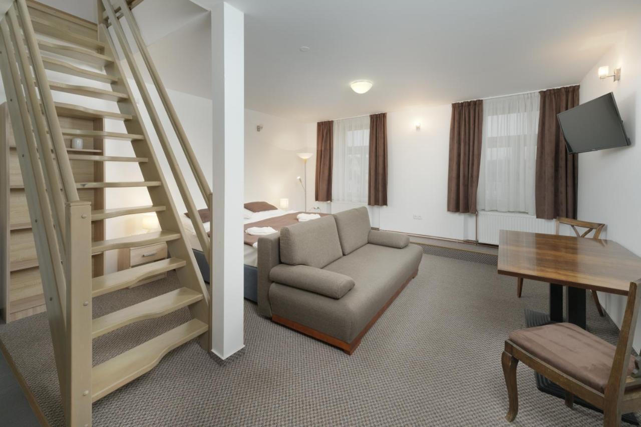 Hotel Na Stare Poste Jilemnice Buitenkant foto